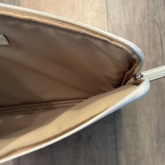 Tumi | Cream Leather Laptop Sleeve - Picture 7 of 10